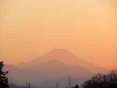 富士の中に重なる山々