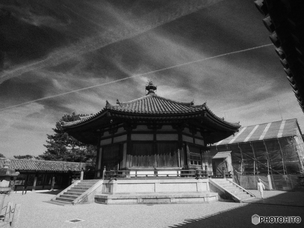 晩春の法隆寺3 夢殿