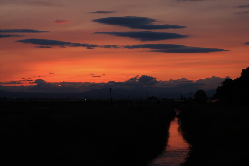 梅雨の夕暮れ