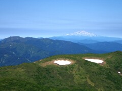 初夏の栗駒(展望岩頭からの眺め)