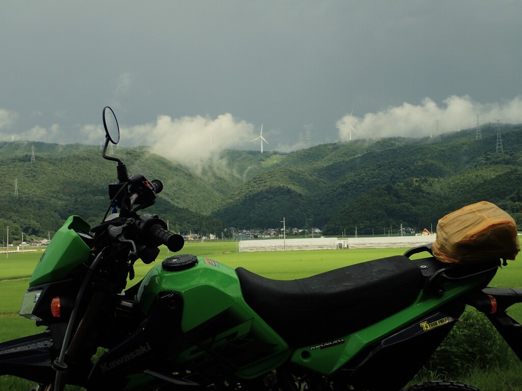 KSRと見た風景(雨に煙る風車)