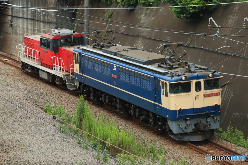 2024/08/10　単8581　EF65-2074+HD300-901