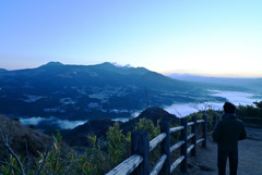 俵山峠から阿蘇の朝を望む