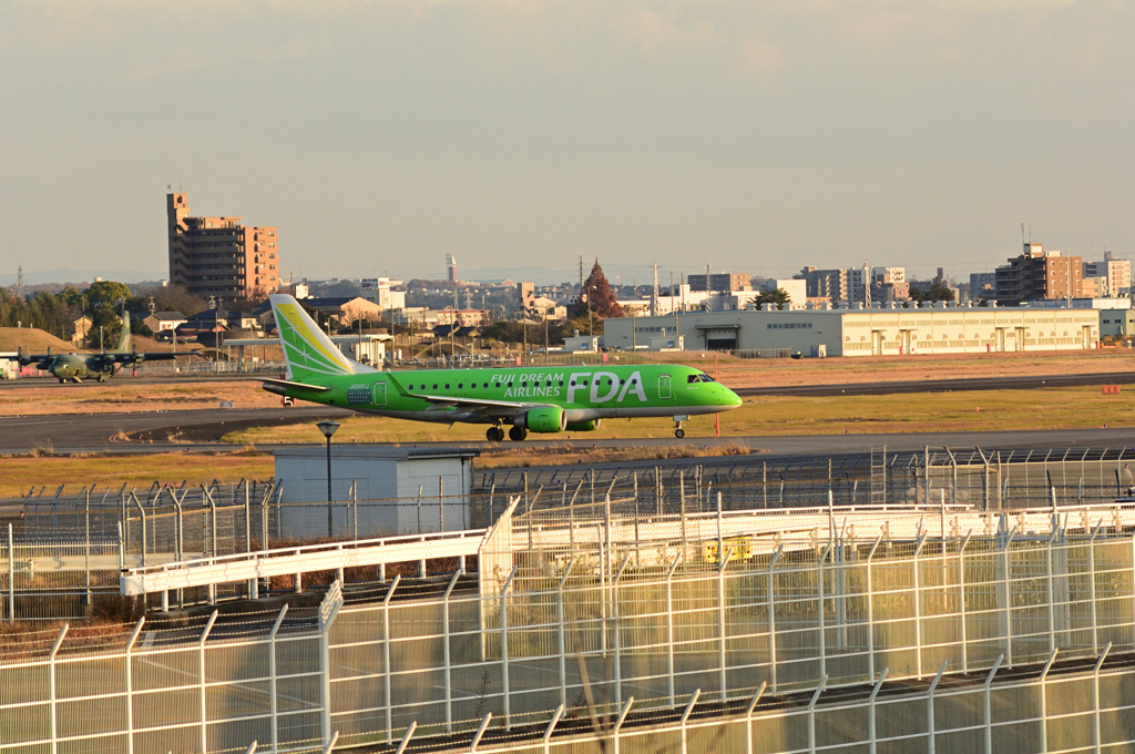 8号機　FDAERJ-175／ティーグリーン