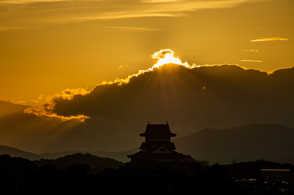 犬山城と夕陽