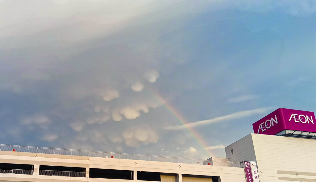 乳房雲と虹