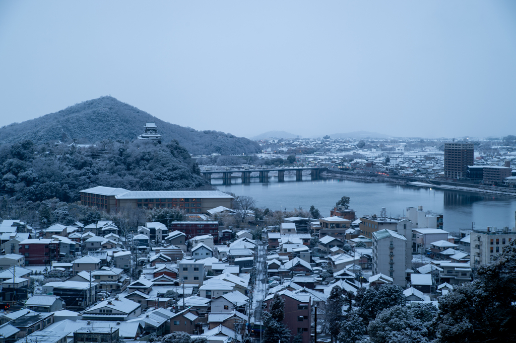犬山城と木曽川