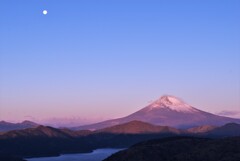 箱根　朝焼け　富士山と月　元旦