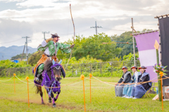 紫の馬、緑の射手