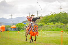 金襴の流鏑馬