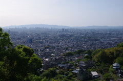 町と山