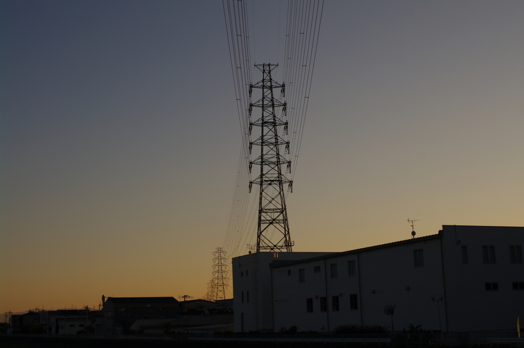 夕焼けと鉄塔