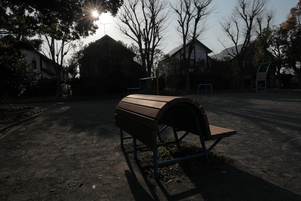 春まだ浅い小公園