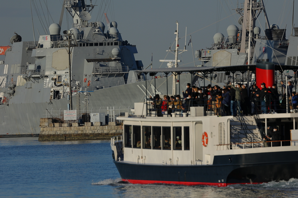 軍港めぐり船