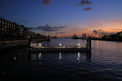 夜と朝のあいだに