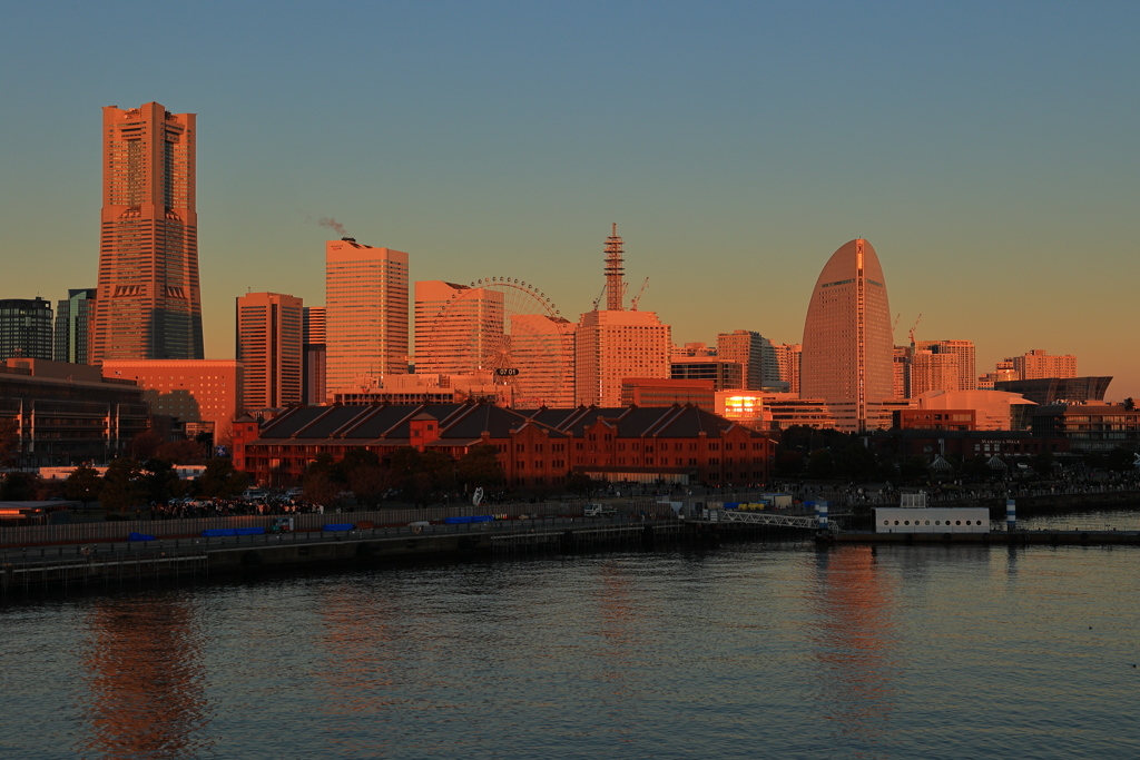 朝陽を受ける街