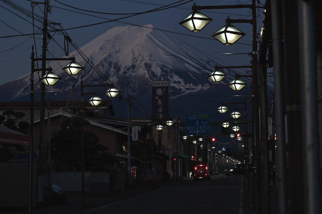 富士に見守られし街