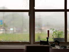 雨の窓