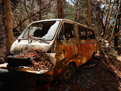 廃村の車