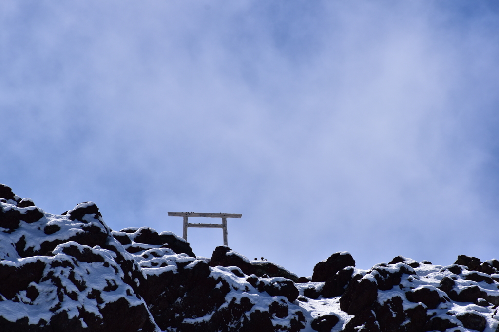 初冠雪の富士山頂