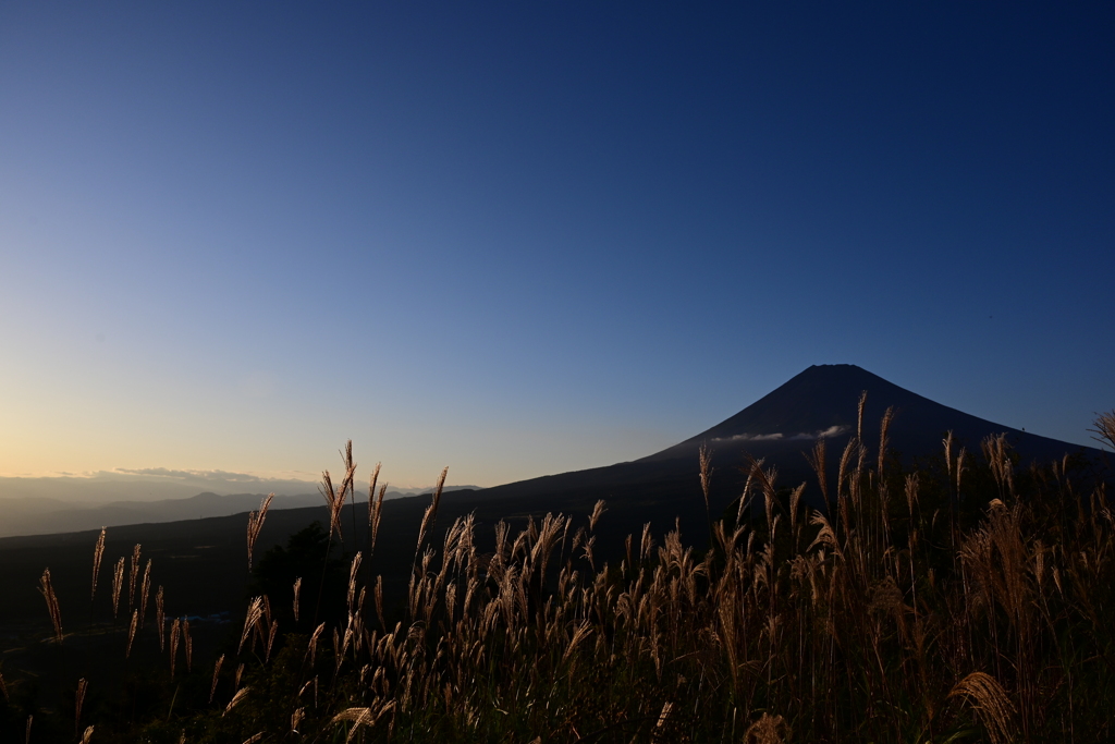 夕暮れの富士山