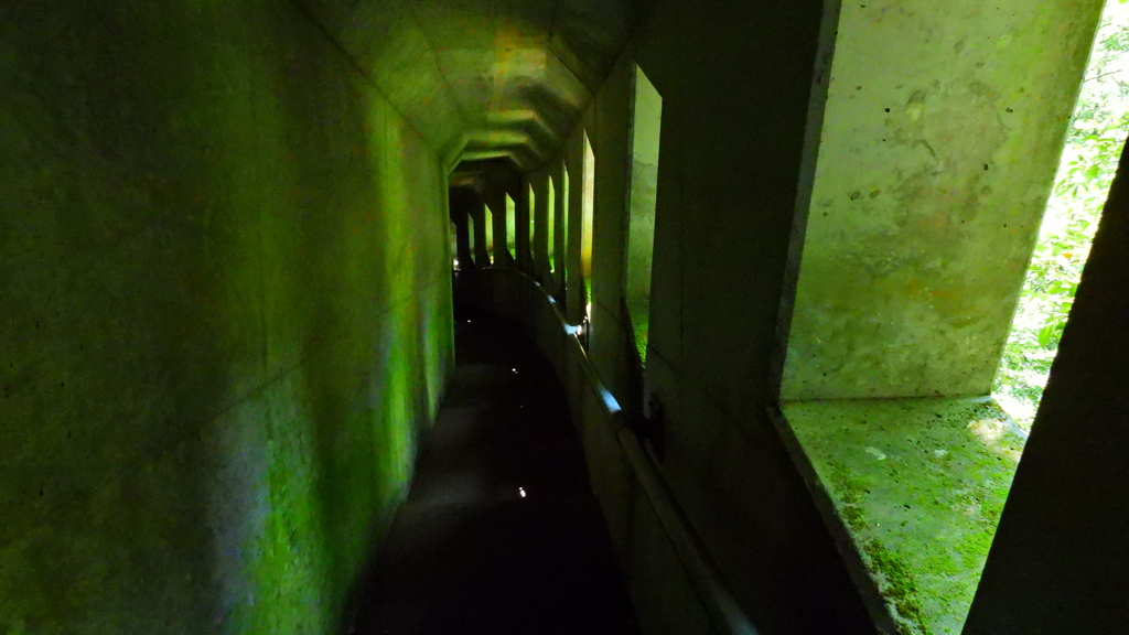 コンクリートトンネル