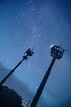 鉄塔と星空