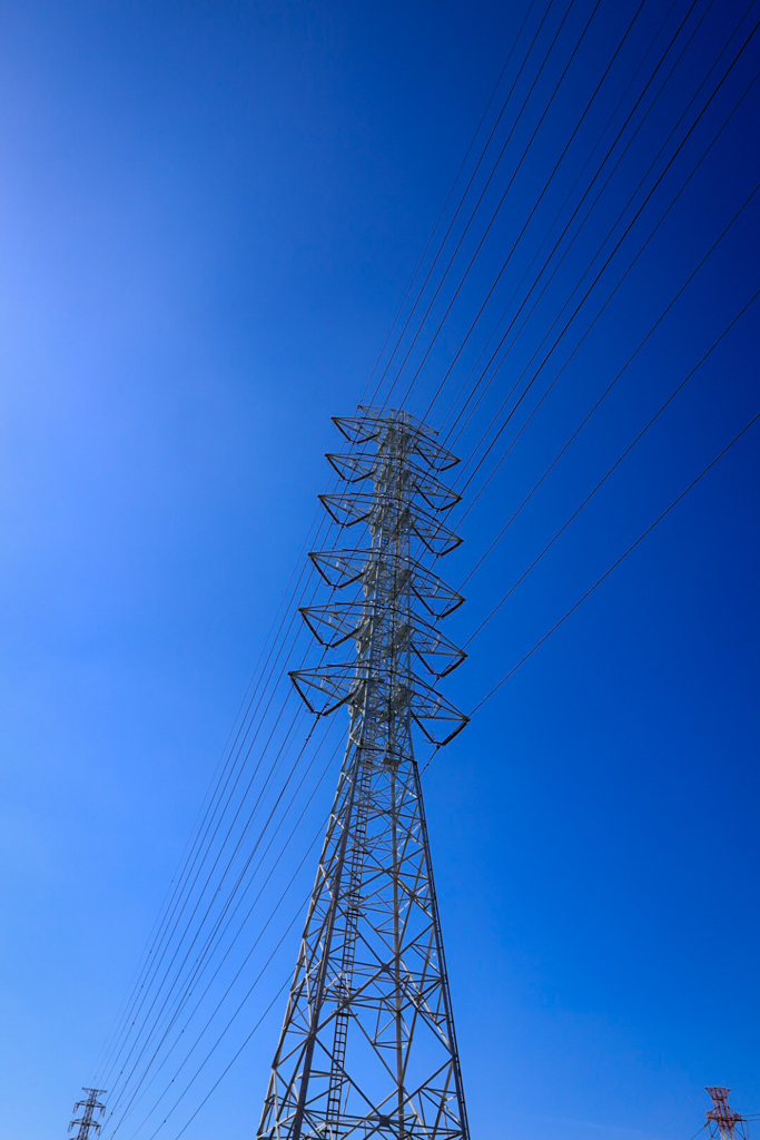 快晴の送電線