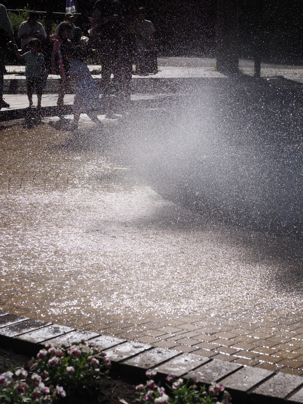 噴水で水遊び