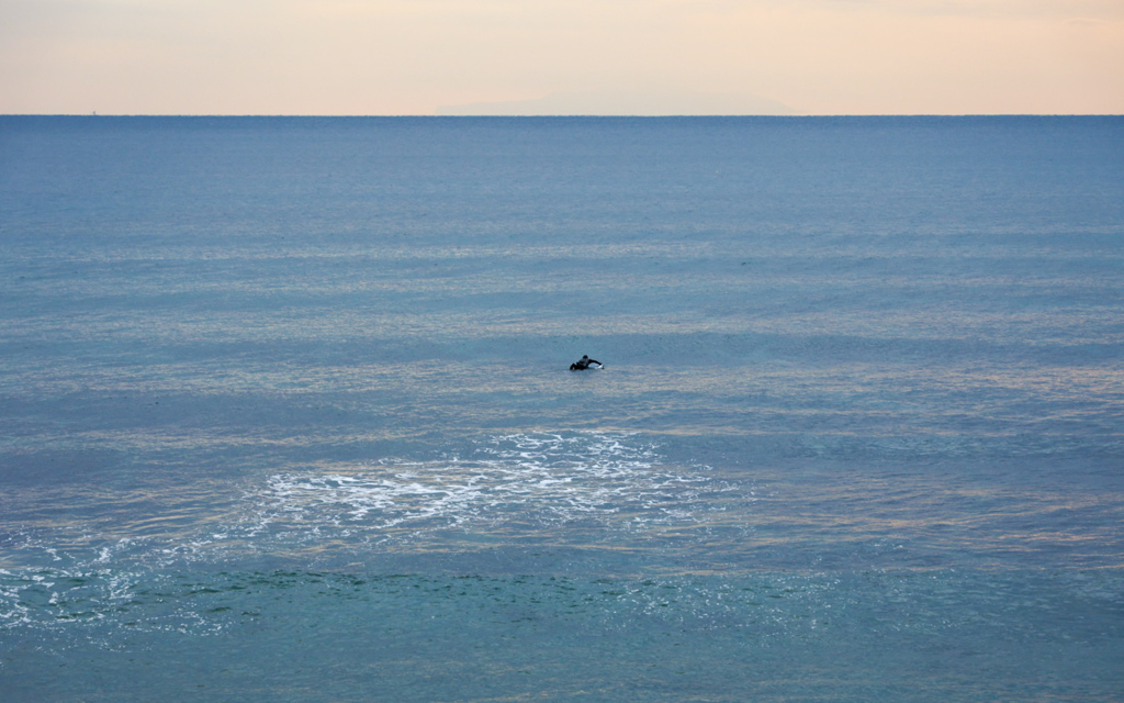 冬の海にひとり