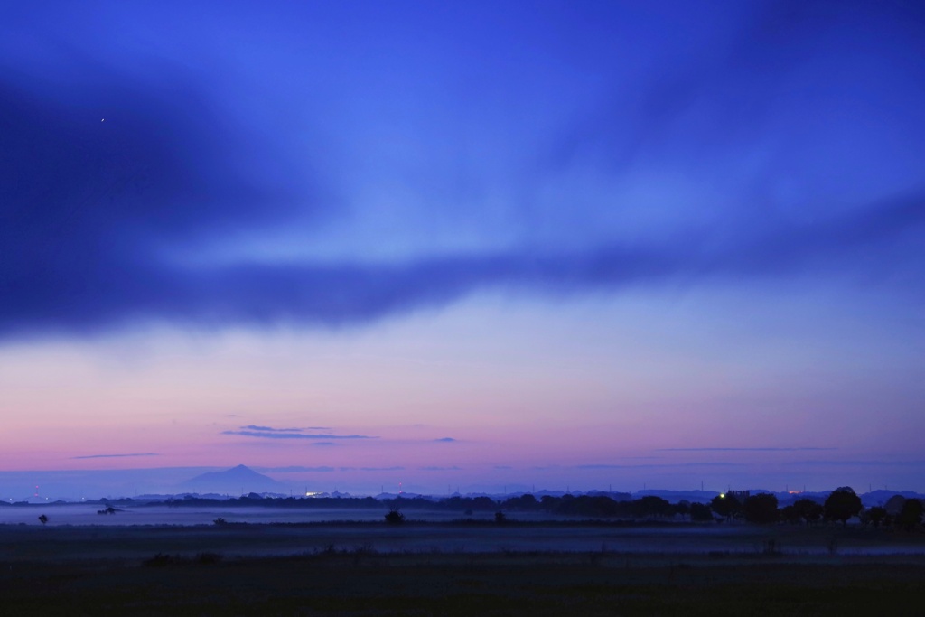湿原の夜明け