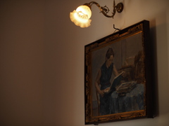 西洋画の掛かる部屋