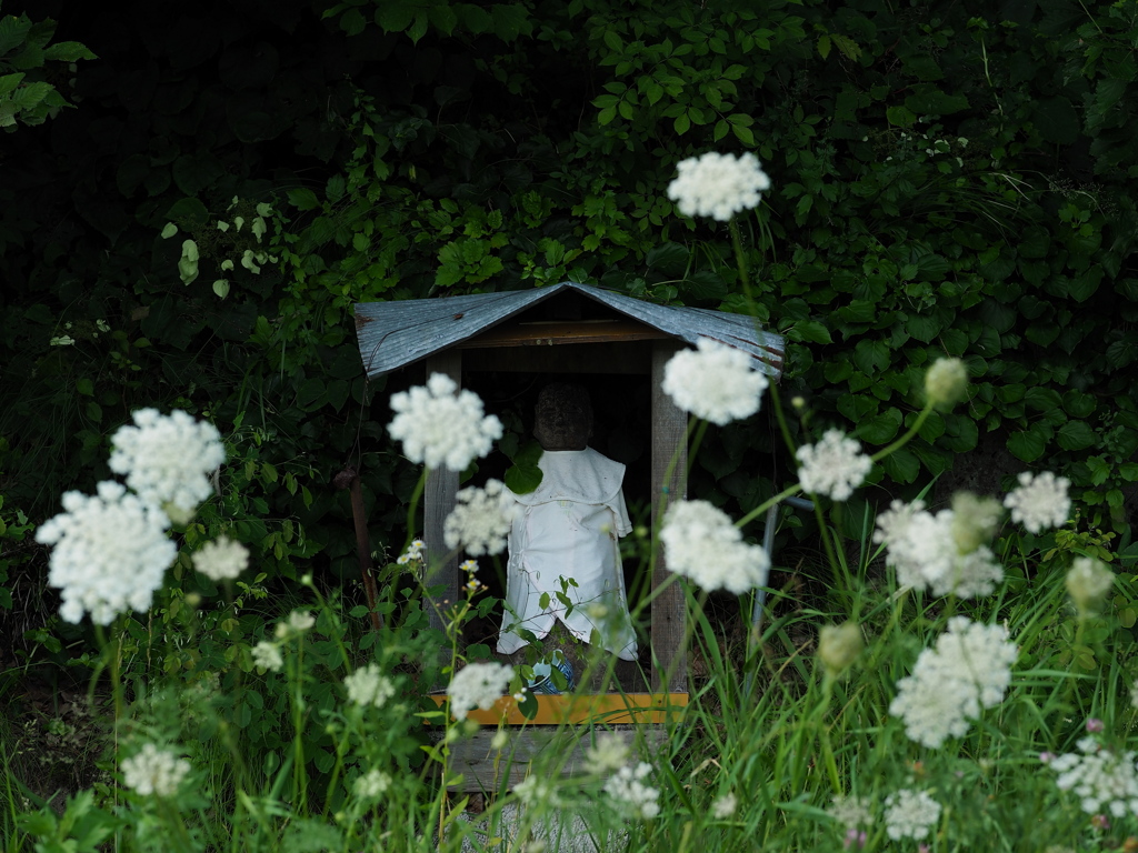 夏服のほおかぶり地蔵