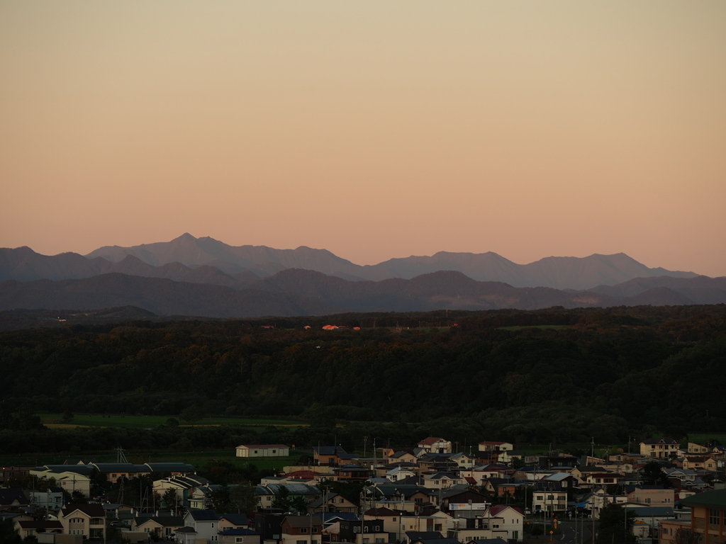日高を望む街