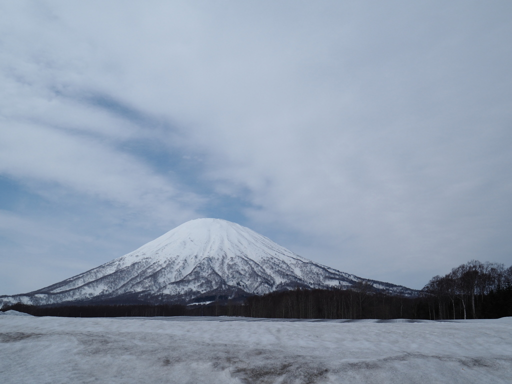 泥雪と羊蹄山