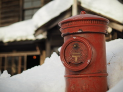 雪と古ポスト