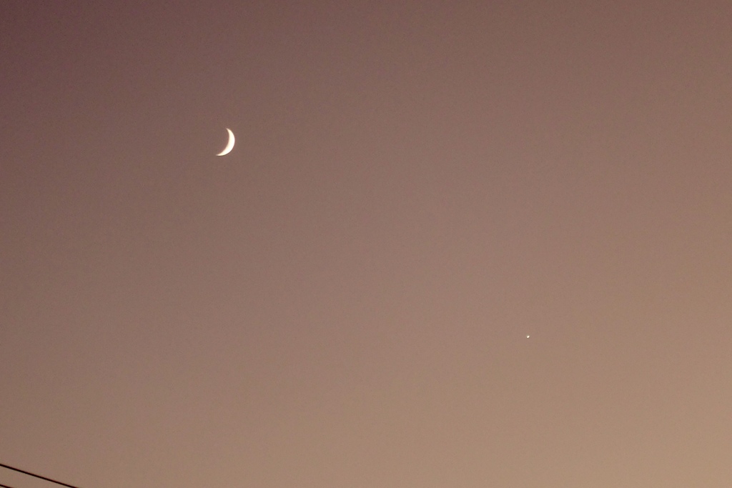 三日月と金星