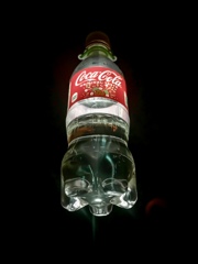 浮かぶペットボトル