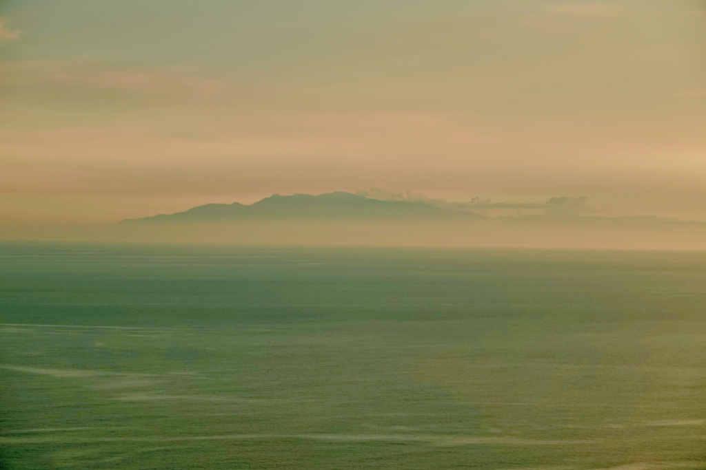遠くに見える天城山