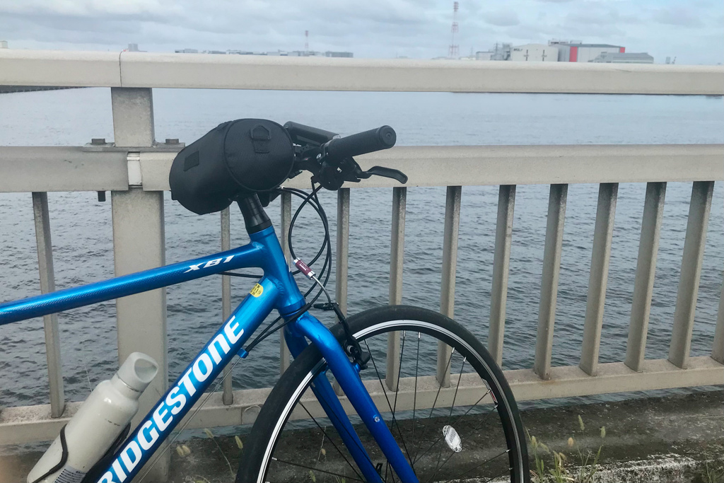 海へ向かう橋