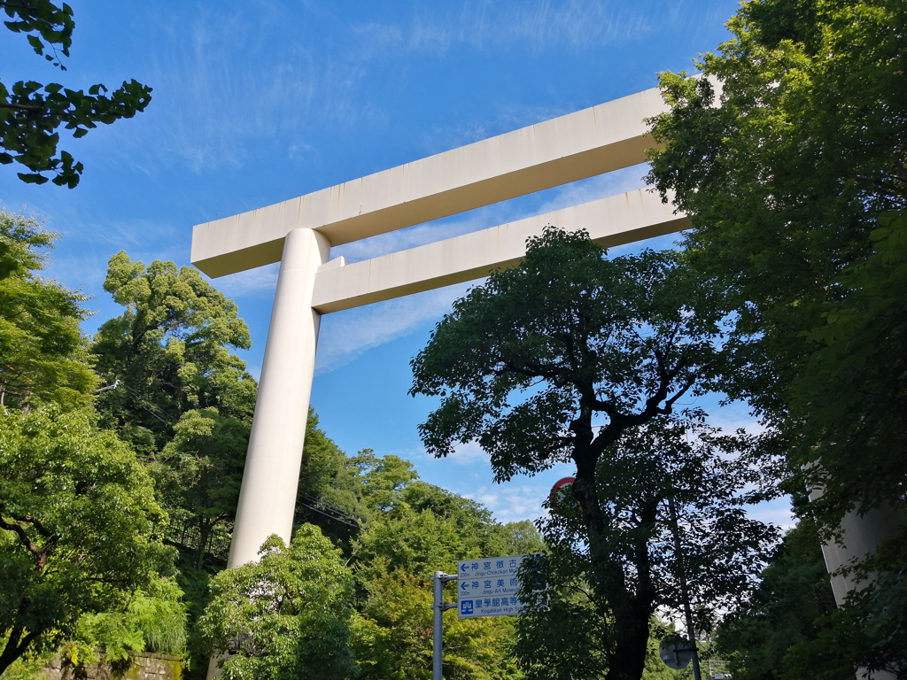 大鳥居と青空2