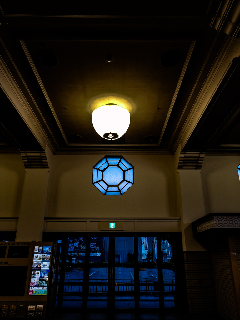 早朝の宇治山田駅2