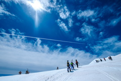 乗鞍位ヶ原の青空と雪原のコントラスト