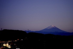 富士山と中央道のコラボレーション（長野県諏訪郡富士見町付近）