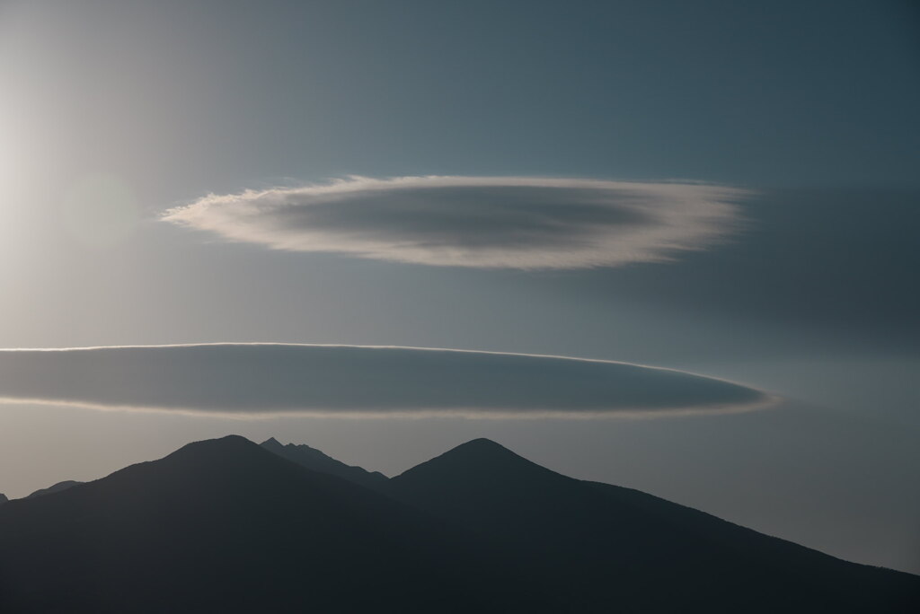 早朝の八ヶ岳；八ヶ岳と不思議な雲の共演
