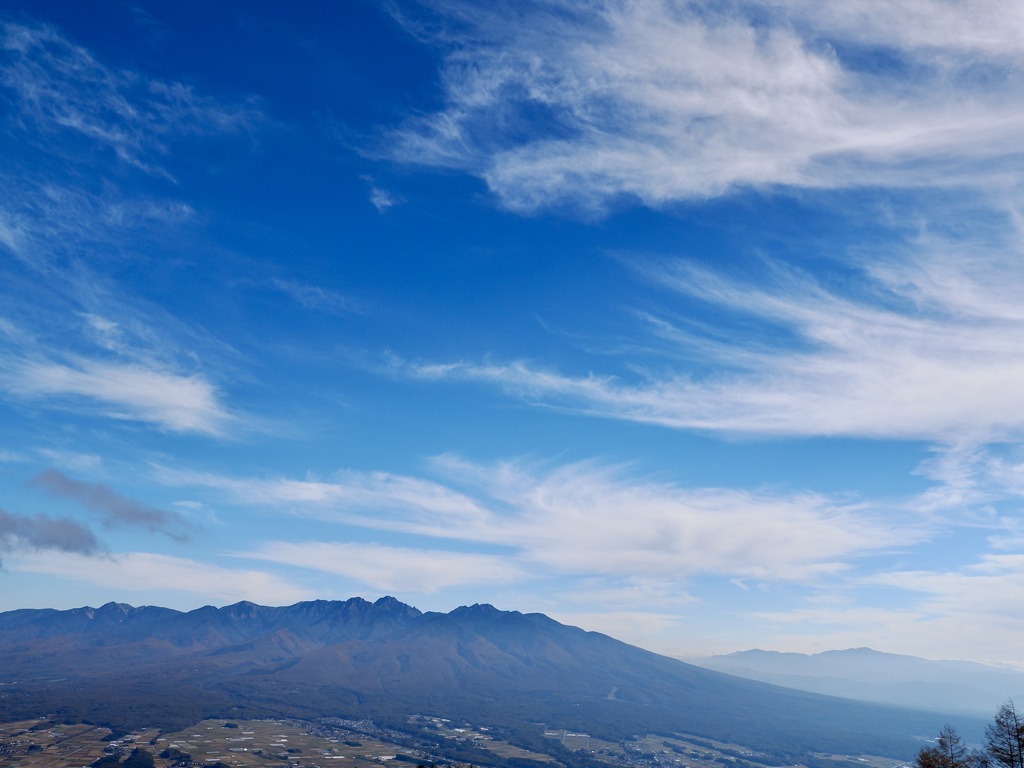 八ヶ岳連峰と秋の空