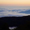 日の出前の雲海と白駒池