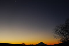 ある日の夜明け前の風景