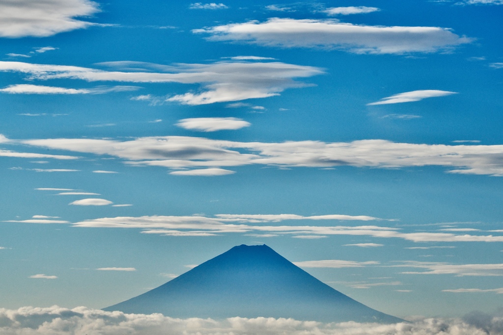 ある朝、信州から富士を望む