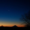 夜明け前の静寂　　〜　星　月　富士山　〜